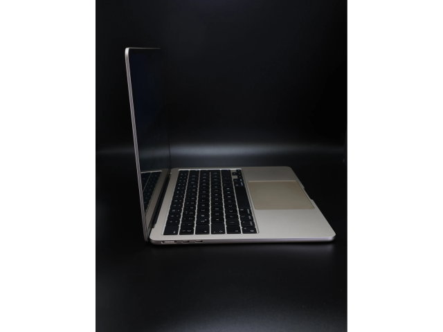 Apple MacBook Air 13″ 2022 M2 256 GB Starlight 100% akku - 12 HÓ GARANCIA