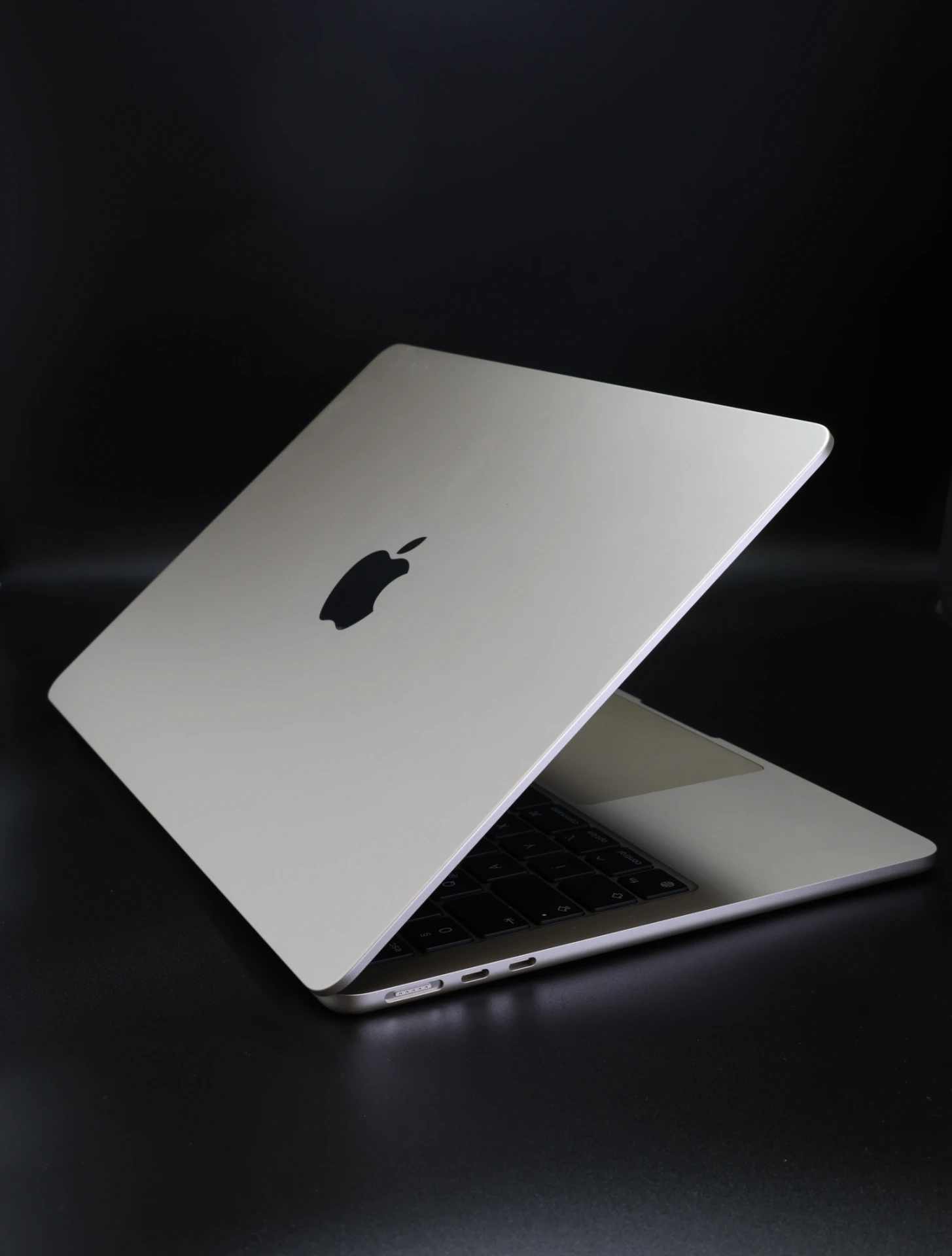 Apple MacBook Air 13″ 2022 M2 256 GB Starlight 100% akku - 12 HÓ GARANCIA