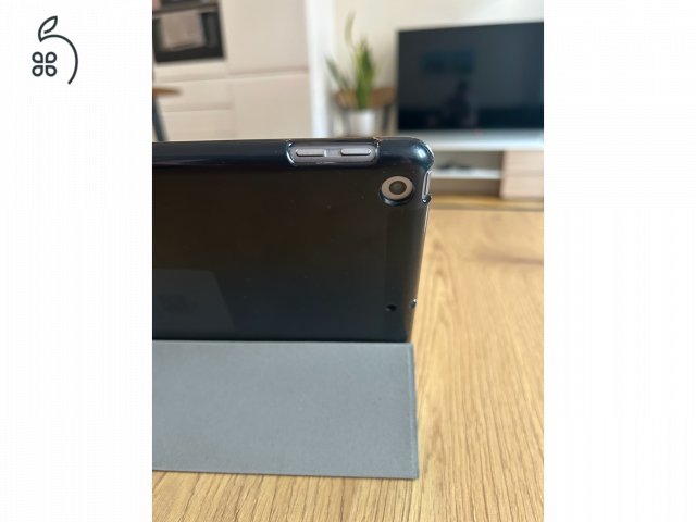 Apple iPad (6. generáció) Silver – 32GB – Wi-Fi + Cellular