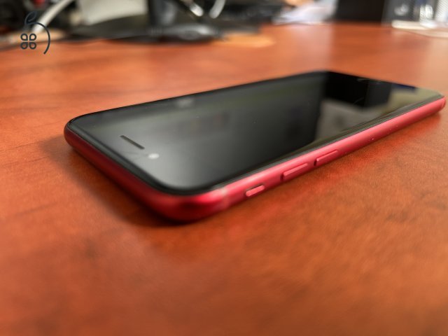 iPhone SE 64 GB PRODUCT(RED) – akku cserélve, eredeti töltőkábellel