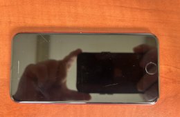 iPhone SE 64 GB PRODUCT(RED) – akku cserélve, eredeti töltőkábellel