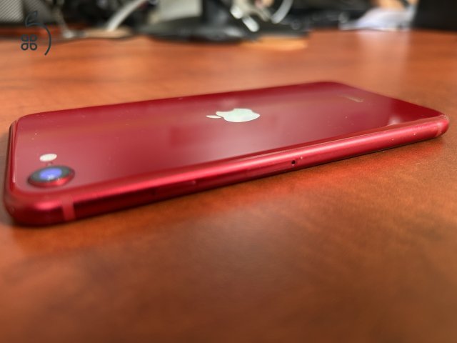 iPhone SE 64 GB PRODUCT(RED) – akku cserélve, eredeti töltőkábellel