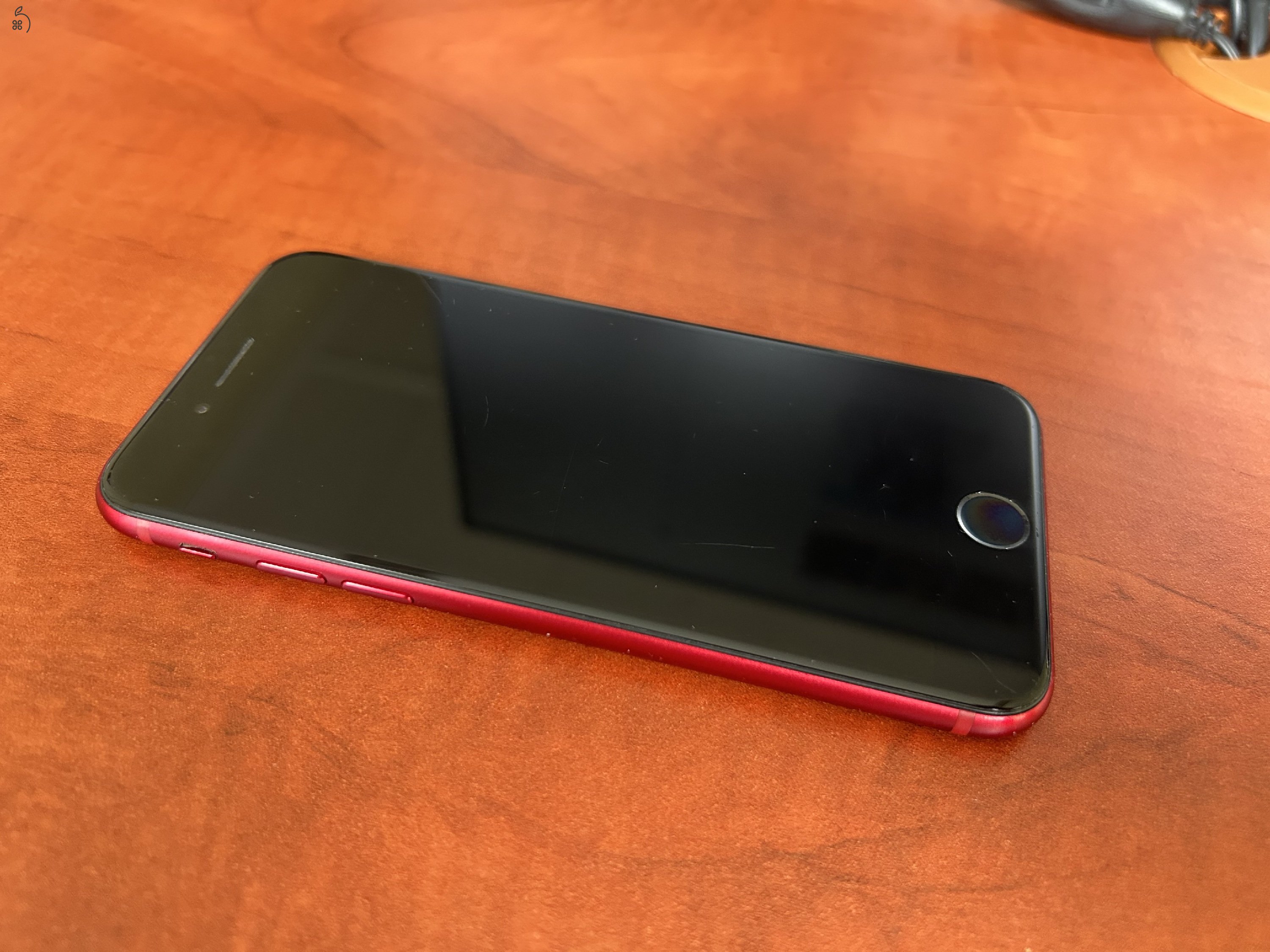 iPhone SE 64 GB PRODUCT(RED) – akku cserélve, eredeti töltőkábellel