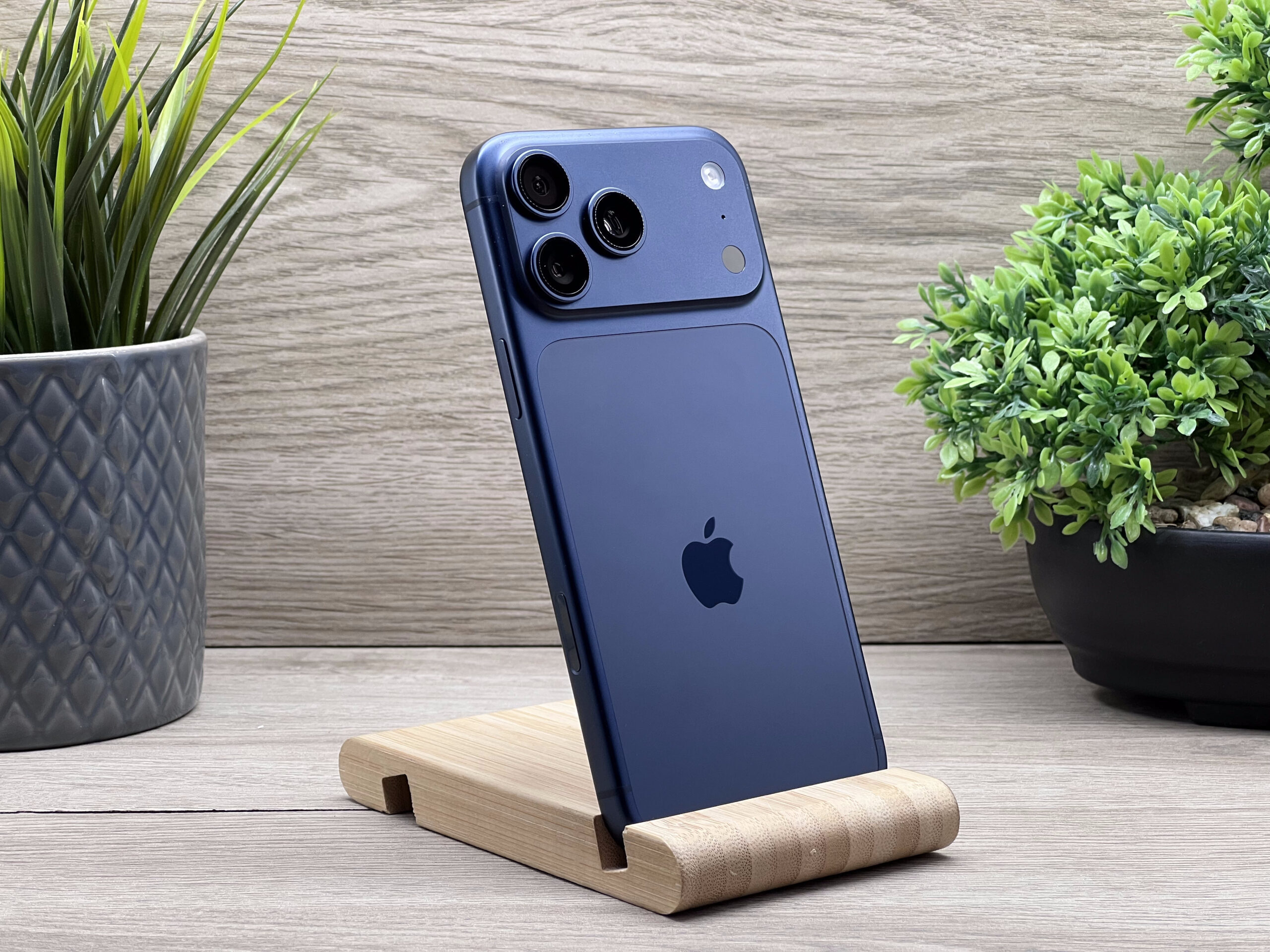 Hibátlan 17 iPhone Pro Max Deep Blue 256GB E-sim 2 ÉV Garanciával 100%