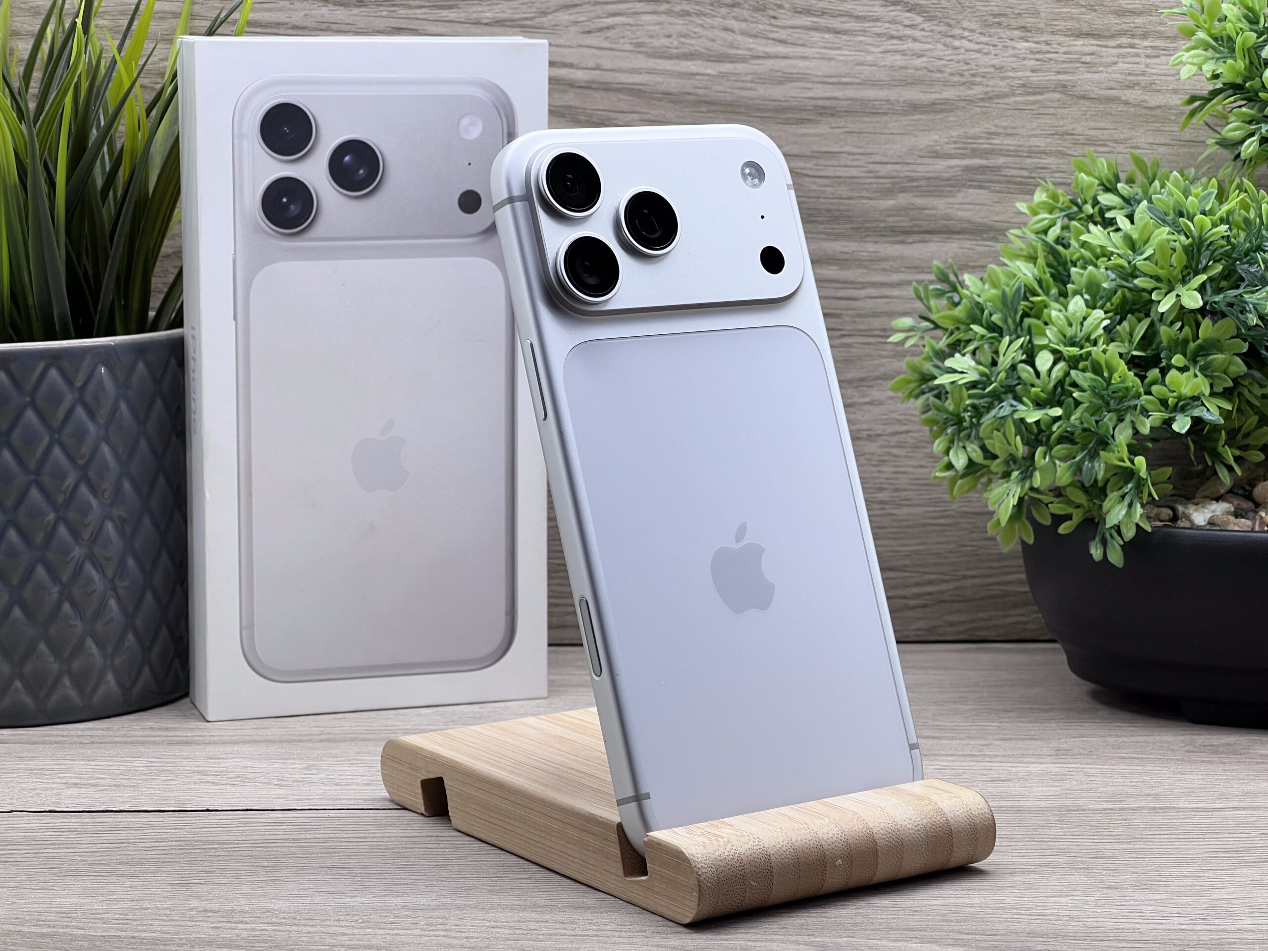 Hibátlan iPhone 17 Pro Max Silver 256GB 2 ÉV Garanciával 100%