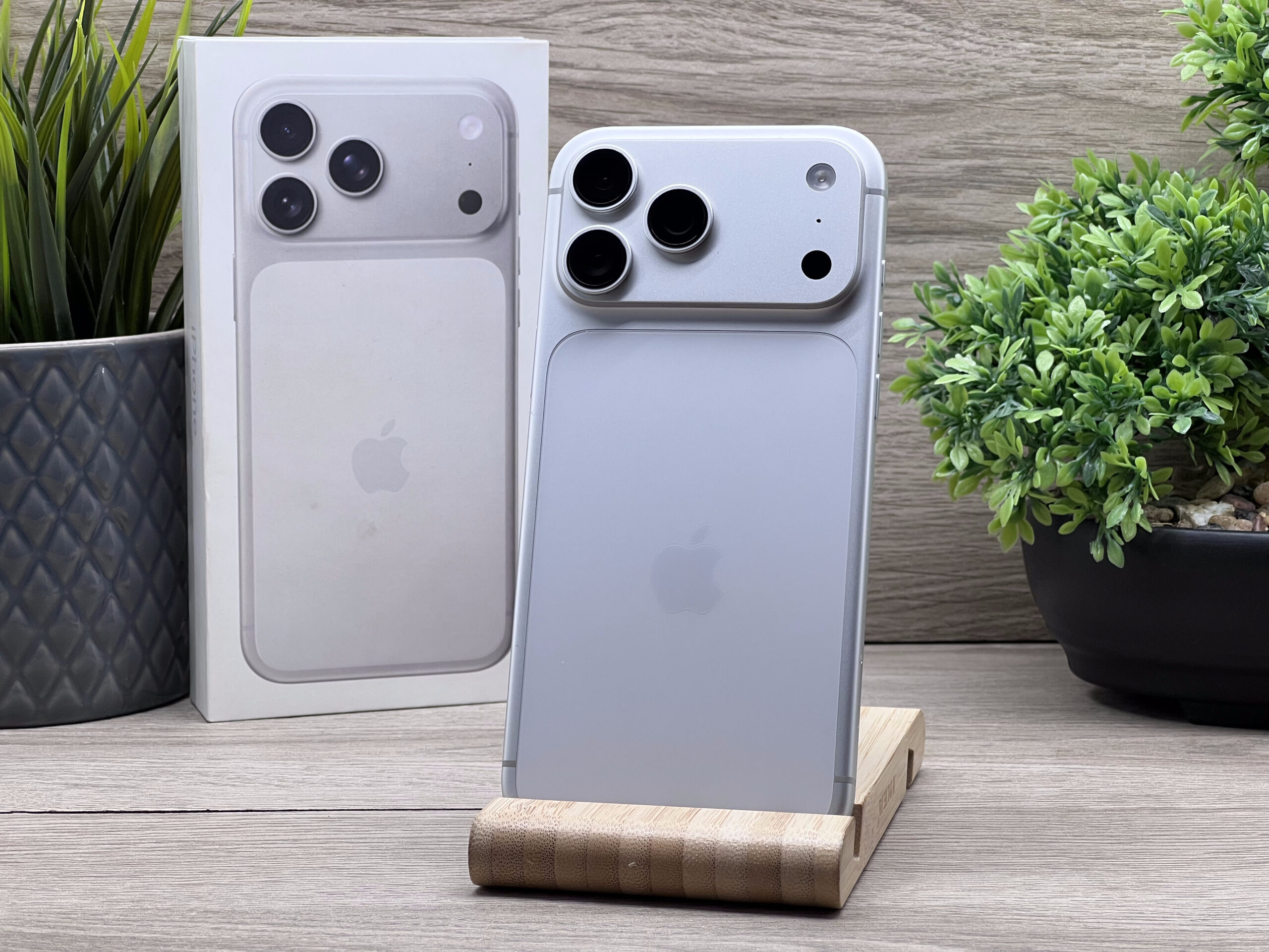 Hibátlan iPhone 17 Pro Max Silver 256GB 2 ÉV Garanciával 100%