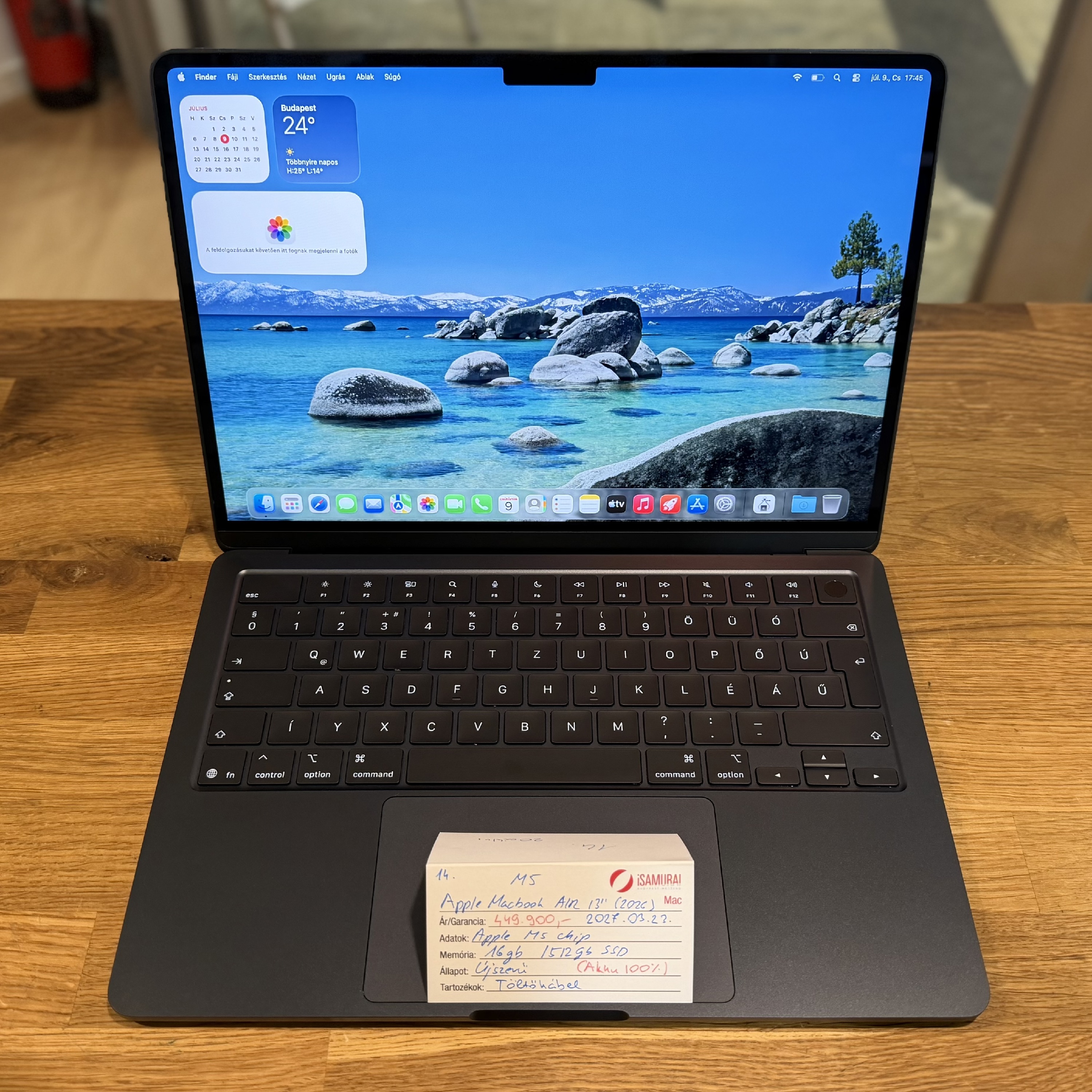 Apple MacBook Air 13,6