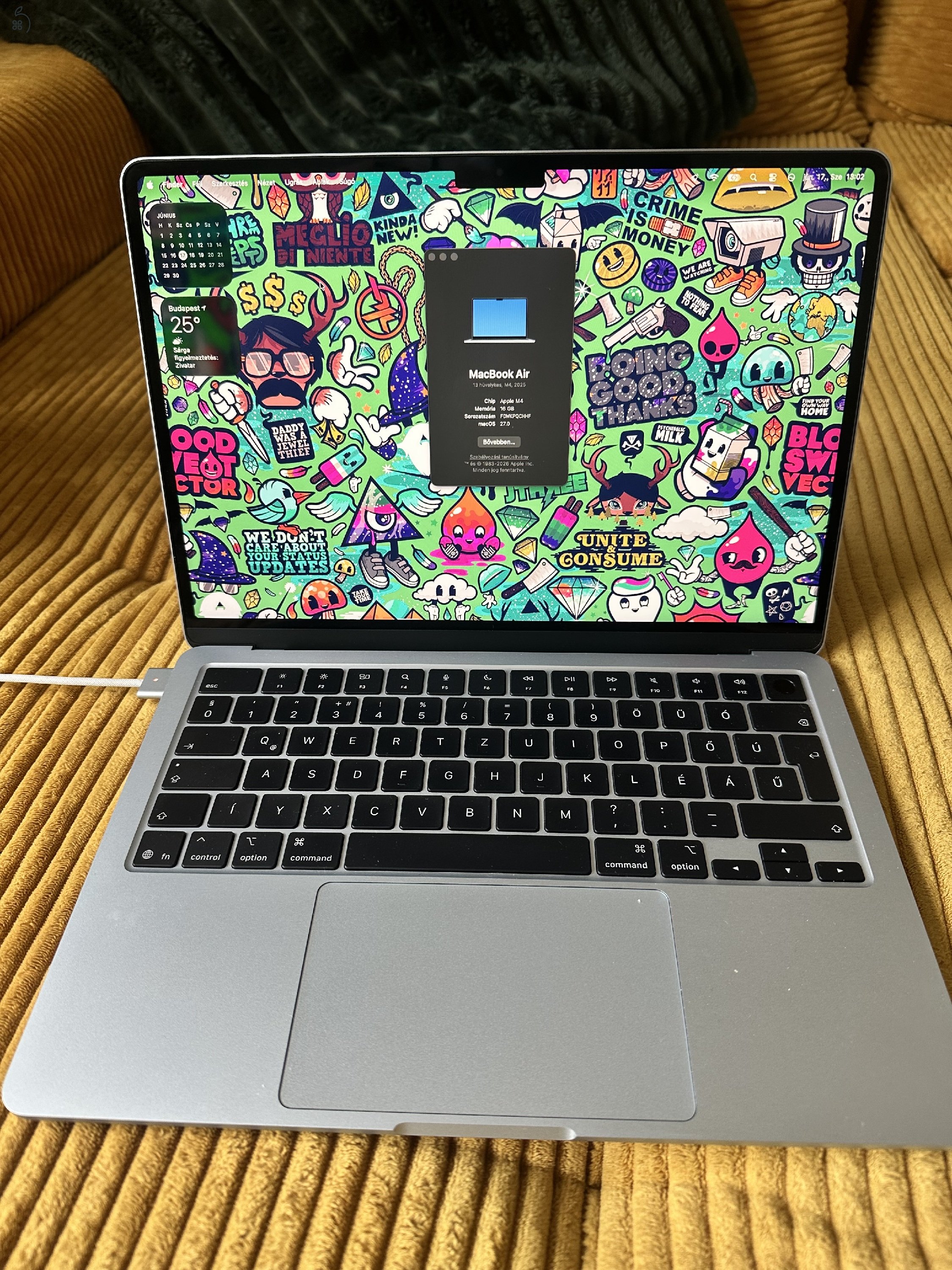 Apple MacBook Air 13,6