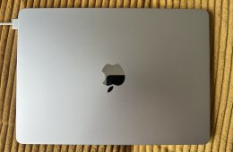 Apple MacBook Air 13,6