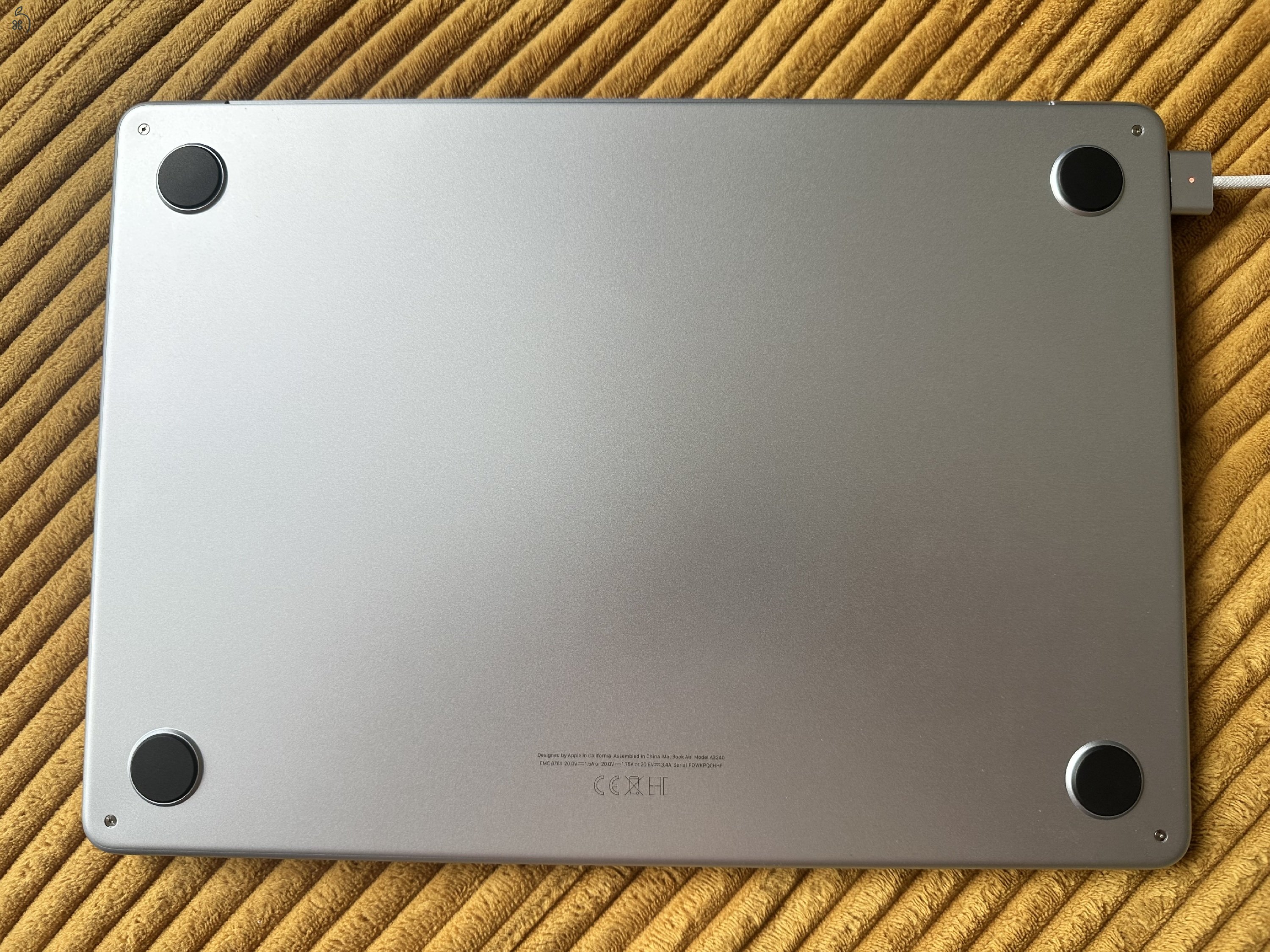 Apple MacBook Air 13,6