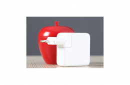 Használt USB-C adapter 70W A US-8207