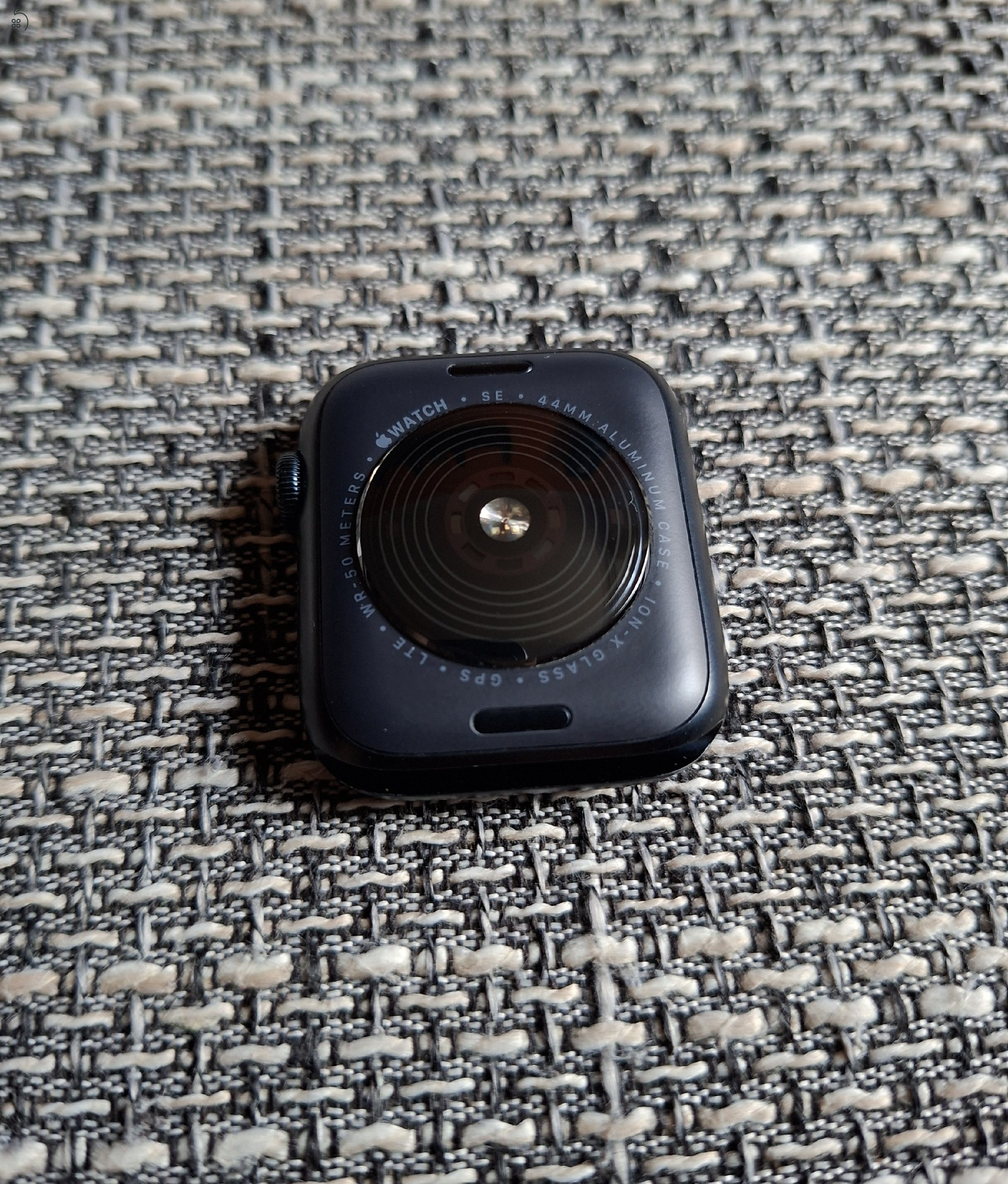 Apple Watch SE 2022 (2nd gen) Midnight (éjfekete) 44 mm Cellular + Ajándék szíjak