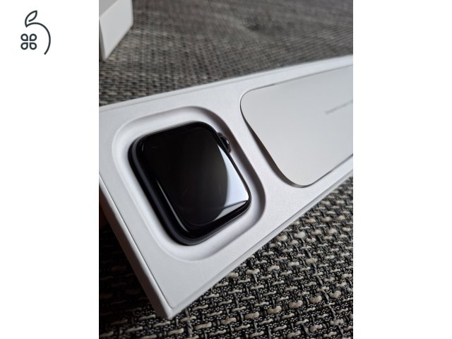 Apple Watch SE 2022 (2nd gen) Midnight (éjfekete) 44 mm Cellular + Ajándék szíjak