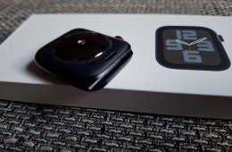 Apple Watch SE 2022 (2nd gen) Midnight (éjfekete) 44 mm Cellular + Ajándék szíjak