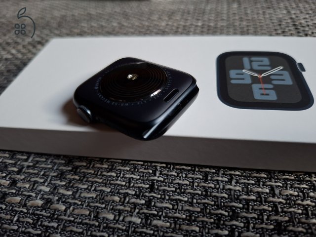 Apple Watch SE 2022 (2nd gen) Midnight (éjfekete) 44 mm Cellular + Ajándék szíjak