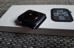 Apple Watch SE 2022 (2nd gen) Midnight (éjfekete) 44 mm Cellular + Ajándék szíjak