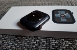 Apple Watch SE 2022 (2nd gen) Midnight (éjfekete) 44 mm Cellular + Ajándék szíjak