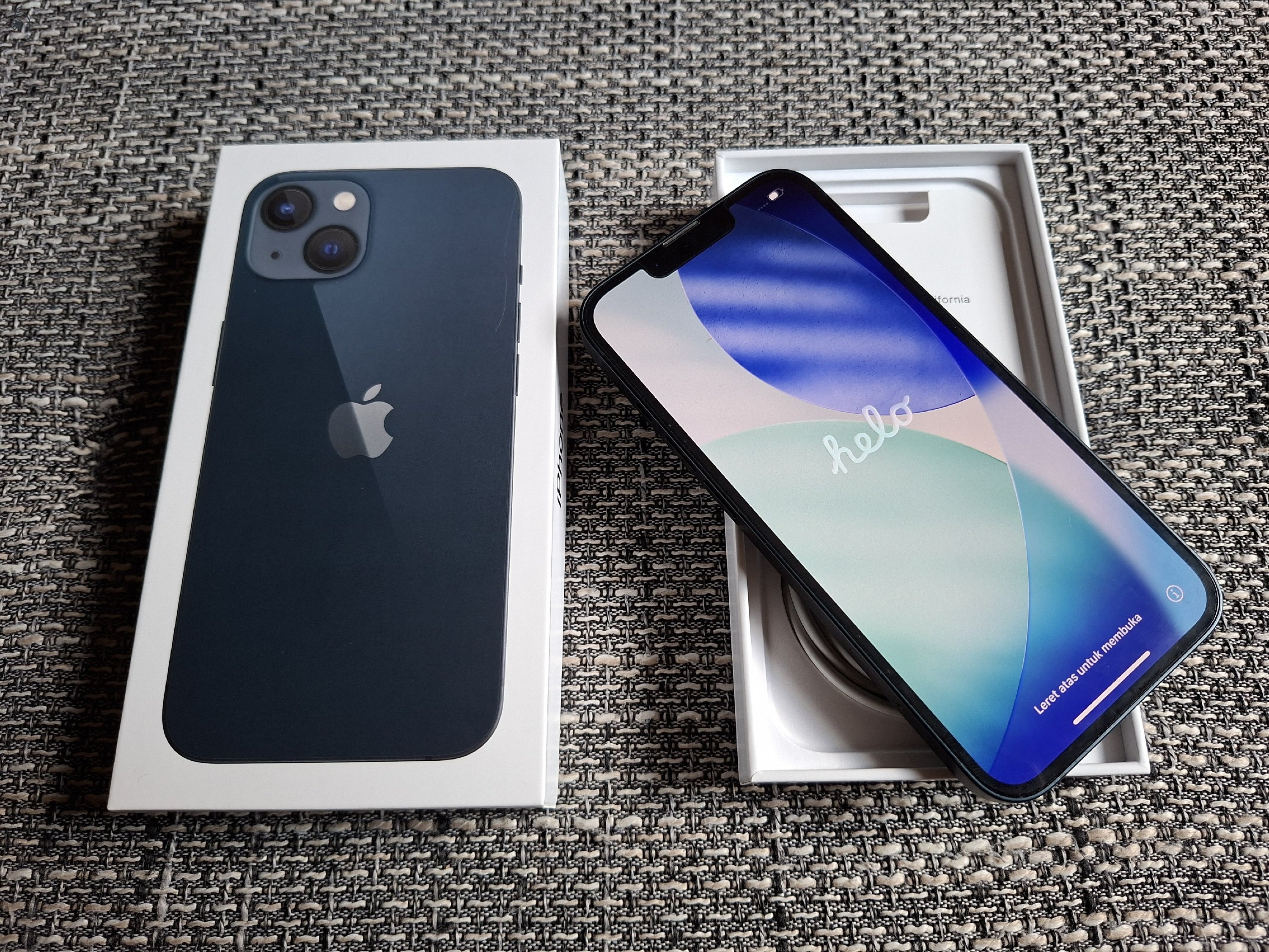 iPhone 13 Midnight (éjfekete) 128 GB kártyafüggetlen + Ajándék tokok