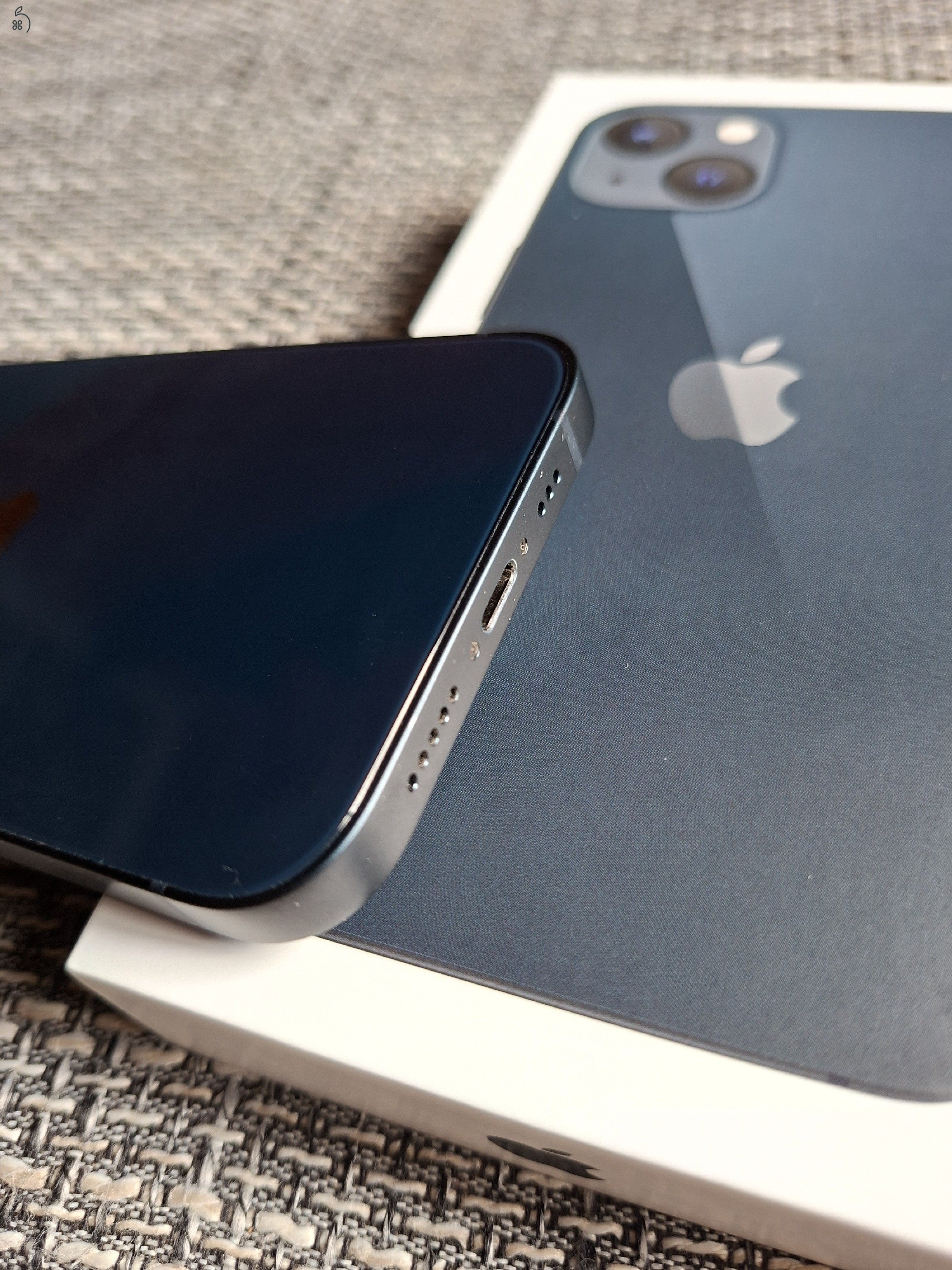 iPhone 13 Midnight (éjfekete) 128 GB kártyafüggetlen + Ajándék tokok