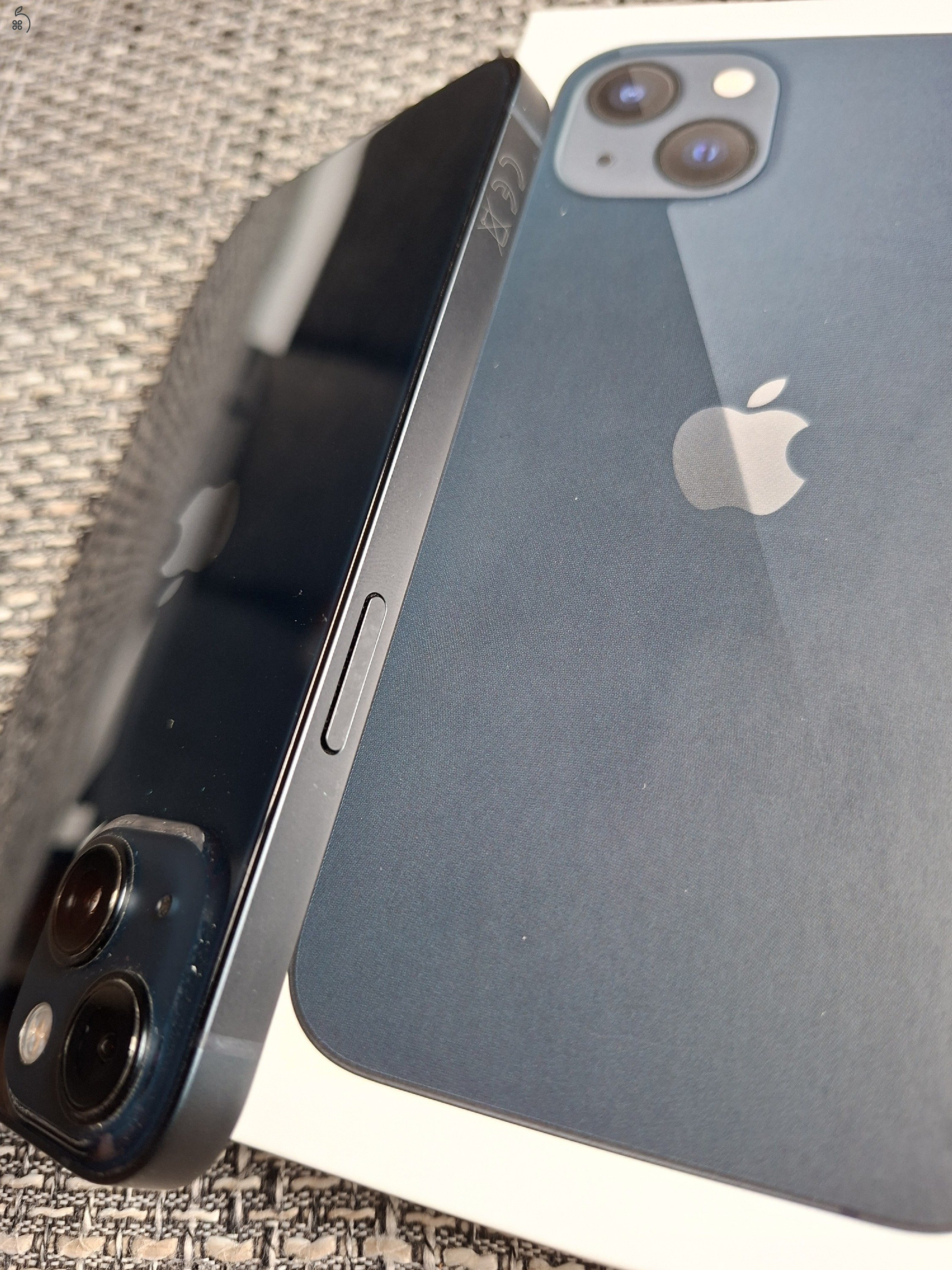 iPhone 13 Midnight (éjfekete) 128 GB kártyafüggetlen + Ajándék tokok
