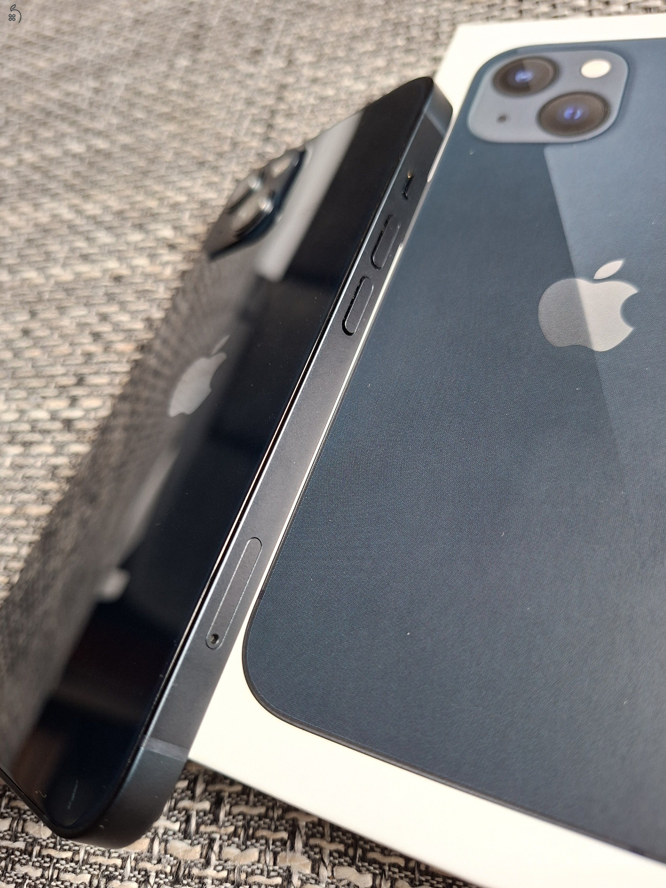 iPhone 13 Midnight (éjfekete) 128 GB kártyafüggetlen + Ajándék tokok