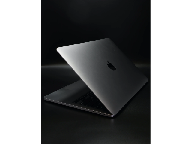 Apple MacBook Pro 13″ 2020 i7 512 GB Space Gray 341% akku - 12 HÓ GARANCIA