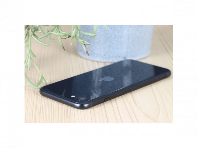 Használt Apple iPhone SE 2022 128GB midnight C+ US-8171