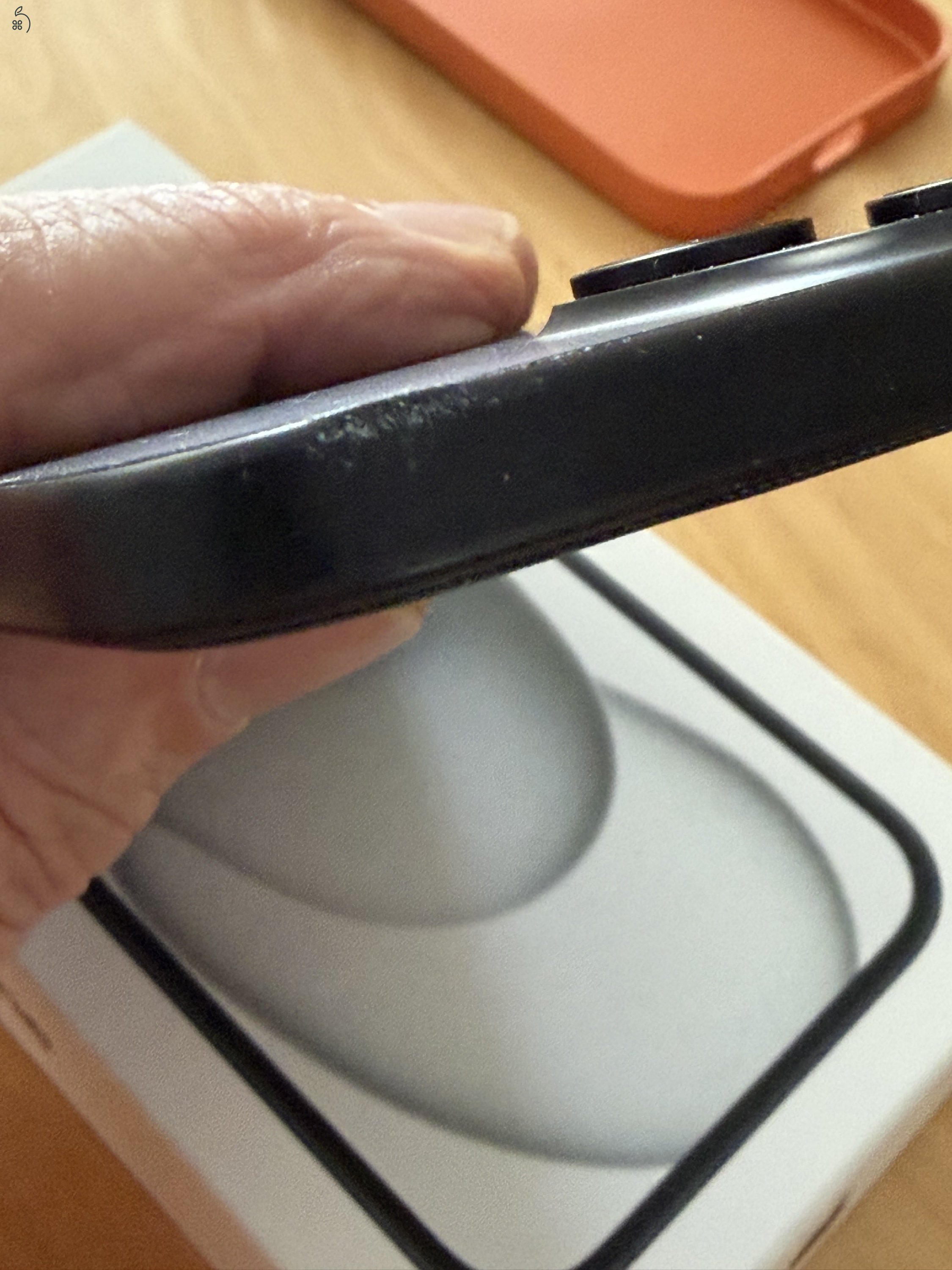 Eladó iPhone mobiltelefon újszerű akkumulátorral és Gorilla Glass védelemmel