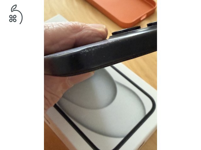 Eladó iPhone mobiltelefon újszerű akkumulátorral és Gorilla Glass védelemmel