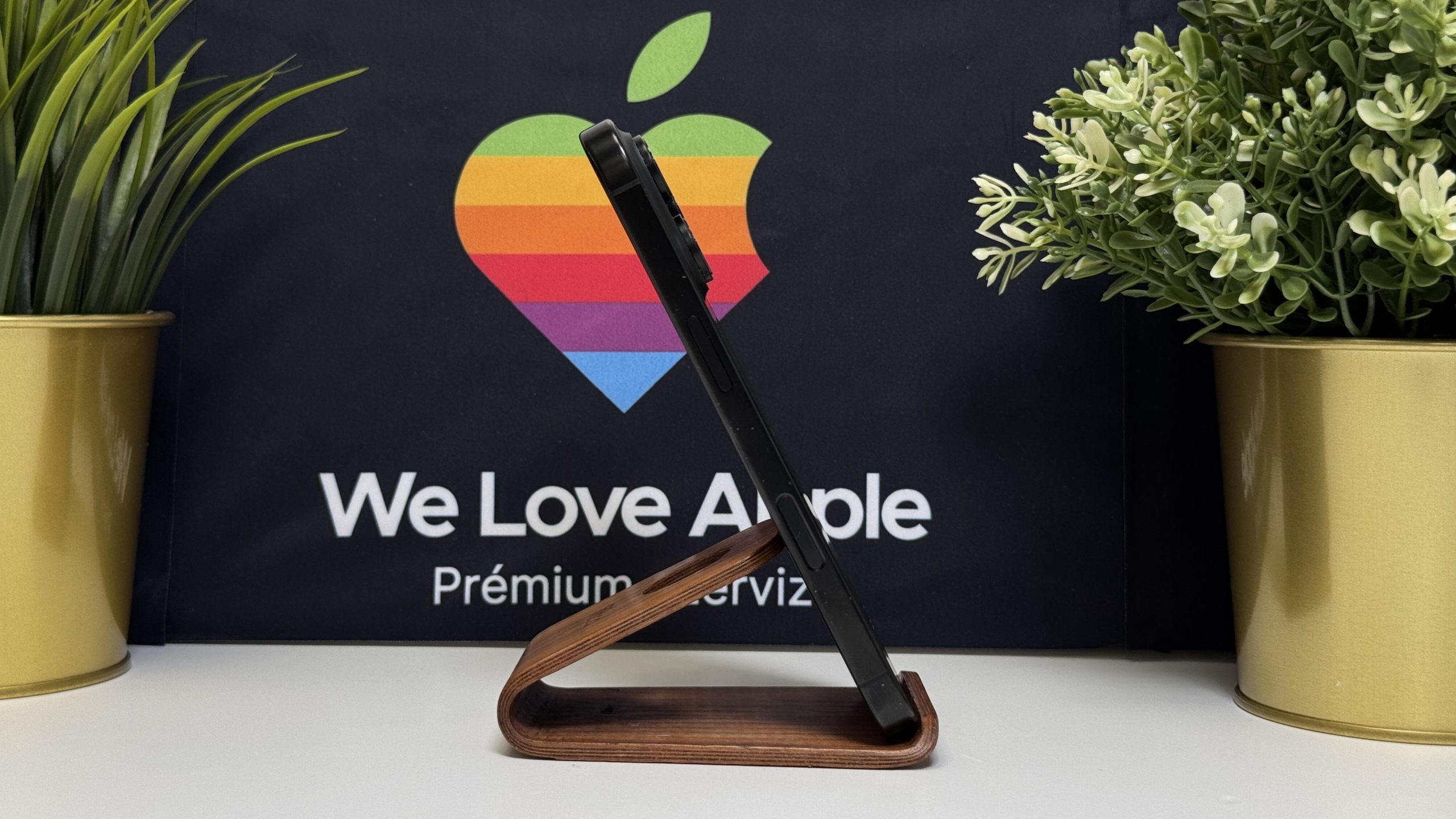 iPhone 16 Pro 256GB, Fekete Titán, Független, Számla, 2 Év Garancia, 88%