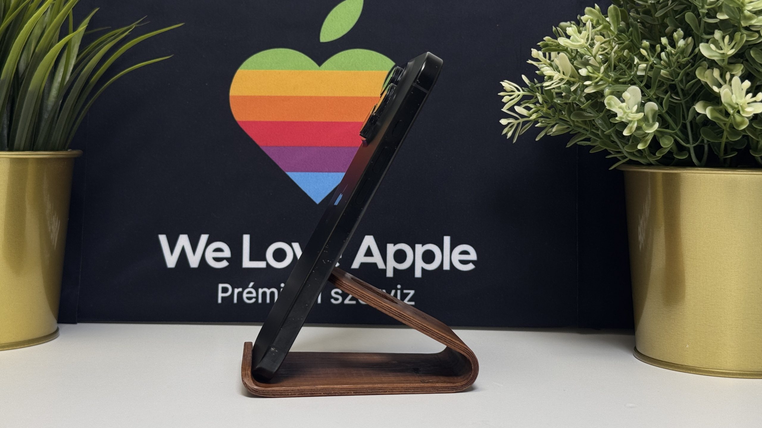 iPhone 16 Pro 128GB, Fekete Titán, Független, Számla, 2 Év Garancia, 90%