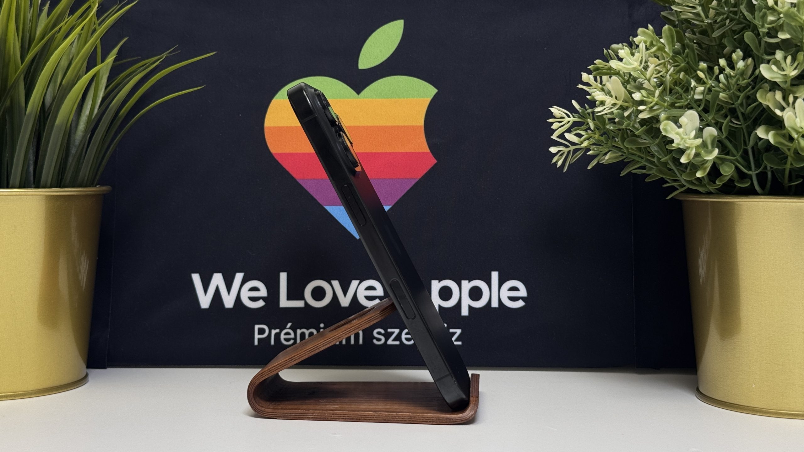 iPhone 16 Pro 128GB, Fekete Titán, Független, Számla, 2 Év Garancia, 90%