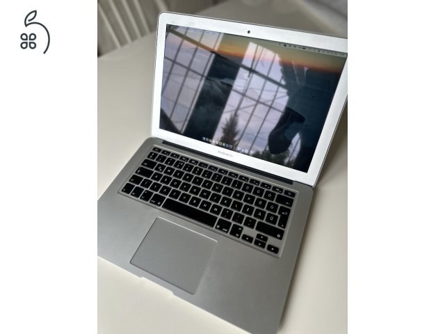 MacBook Air 13” 2017 – i5 / 8 GB RAM / 128 GB SSD