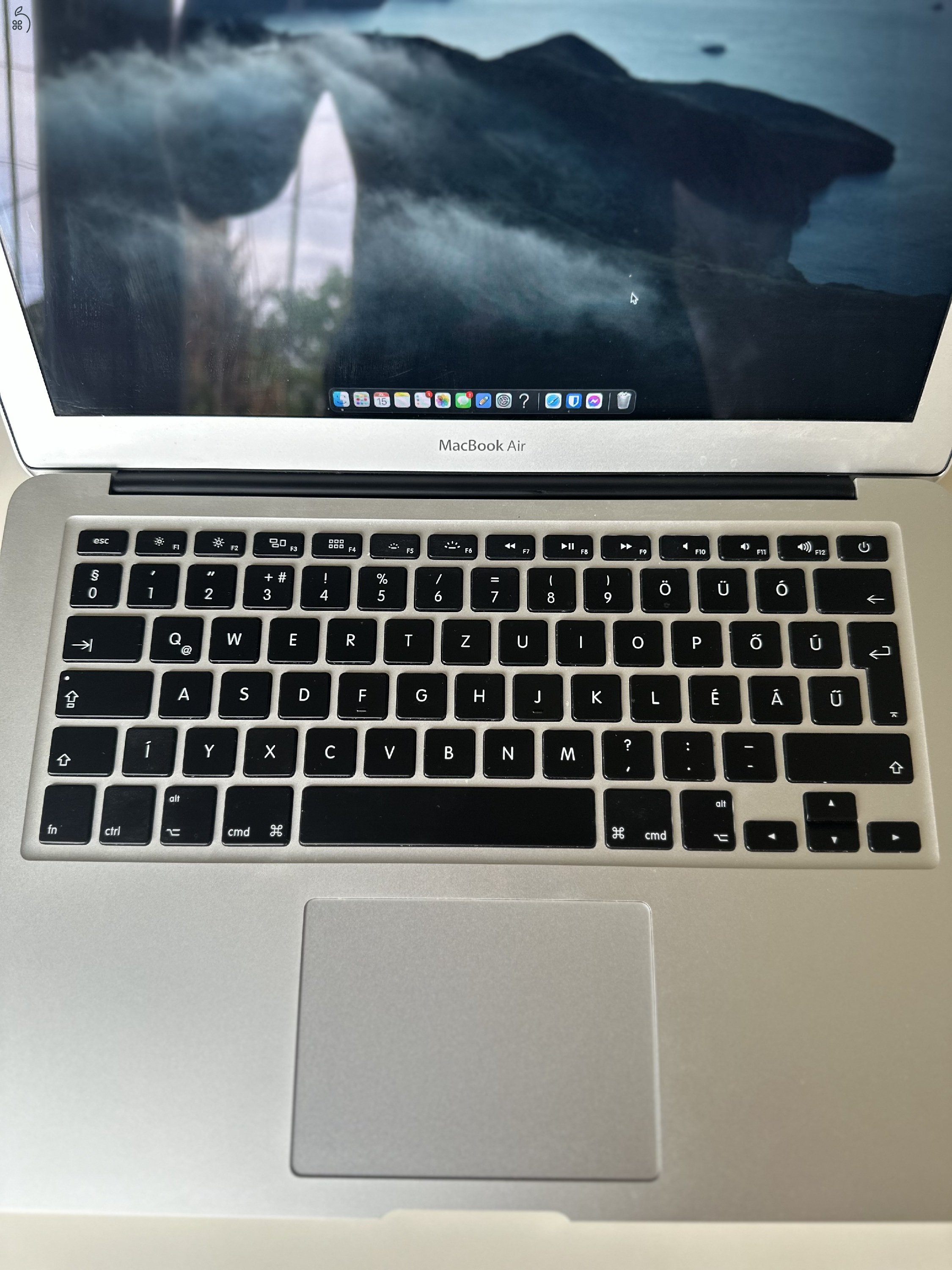 MacBook Air 13” 2017 – i5 / 8 GB RAM / 128 GB SSD