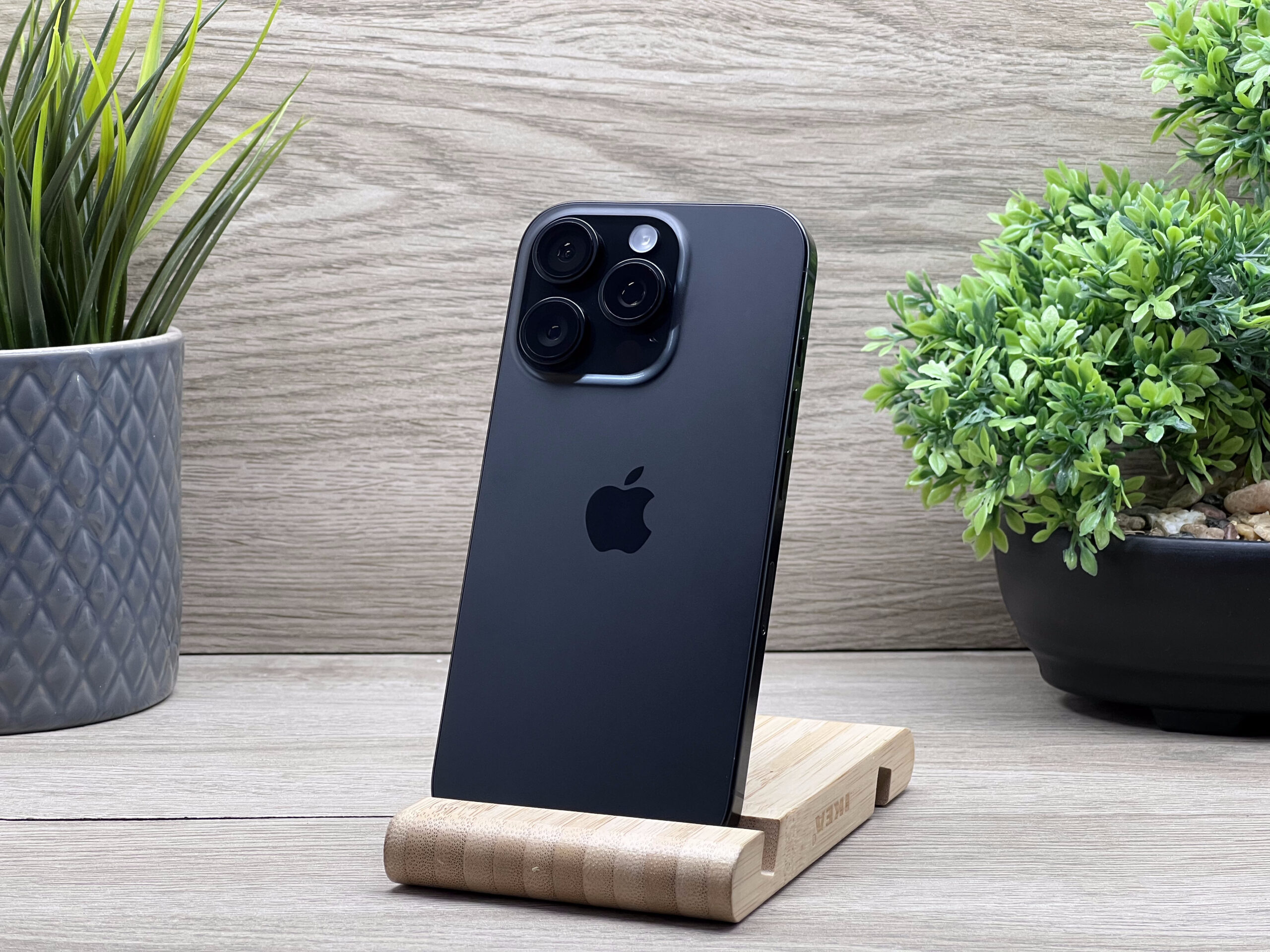 Hibátlan iPhone 16 Pro Black titanium 512GB 2 ÉV Garanciával 90%