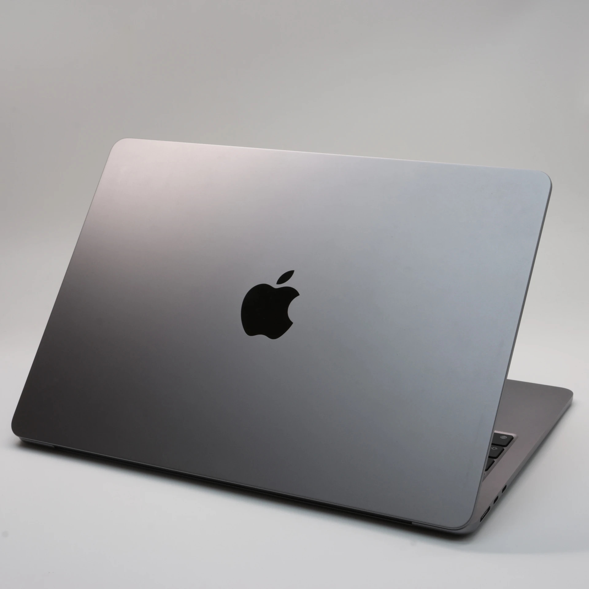 Apple MacBook Air 13″ 2022 M2 256 GB SSD 8 GB RAM Space Gray 87% EU Bill