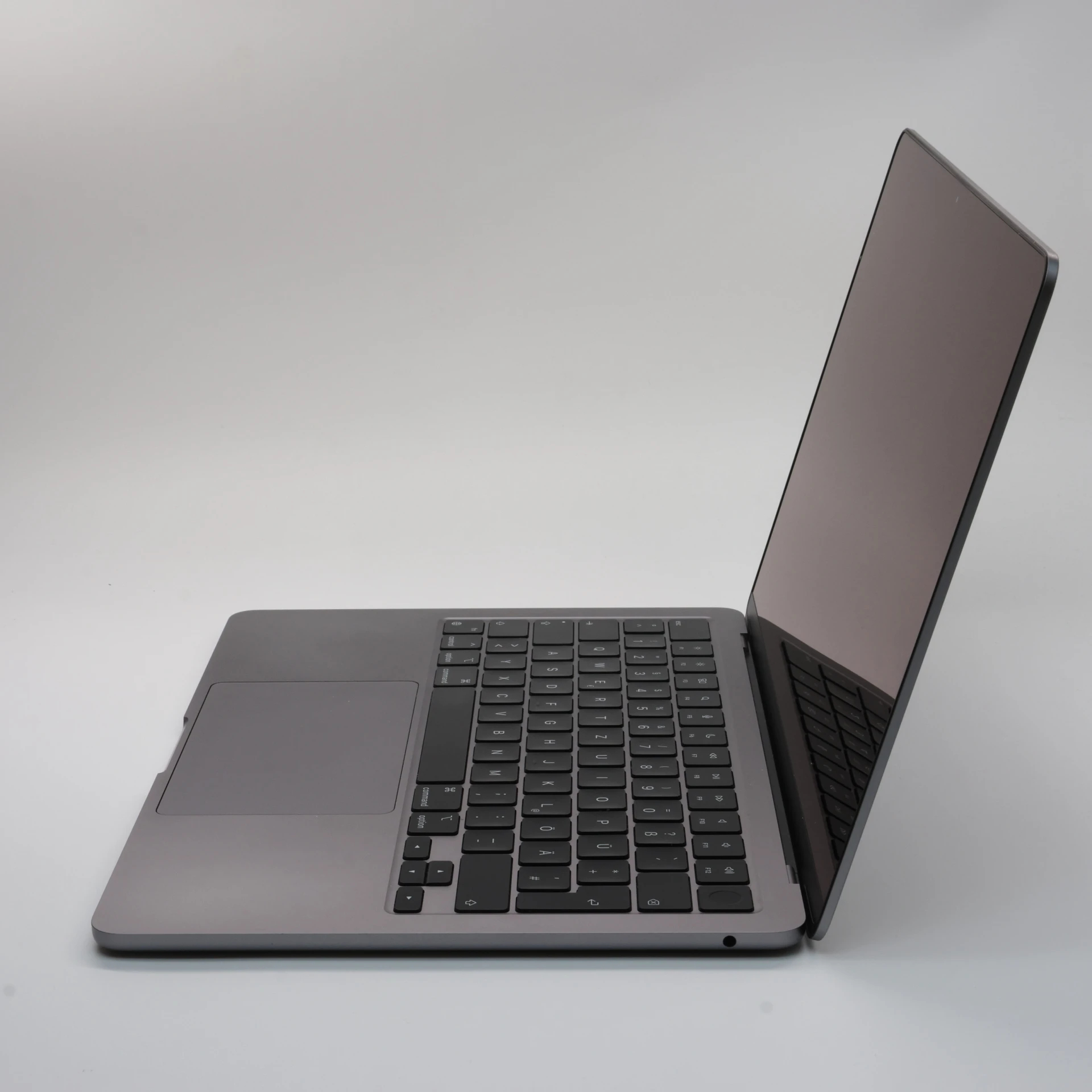 Apple MacBook Air 13″ 2022 M2 256 GB SSD 8 GB RAM Space Gray 87% EU Bill