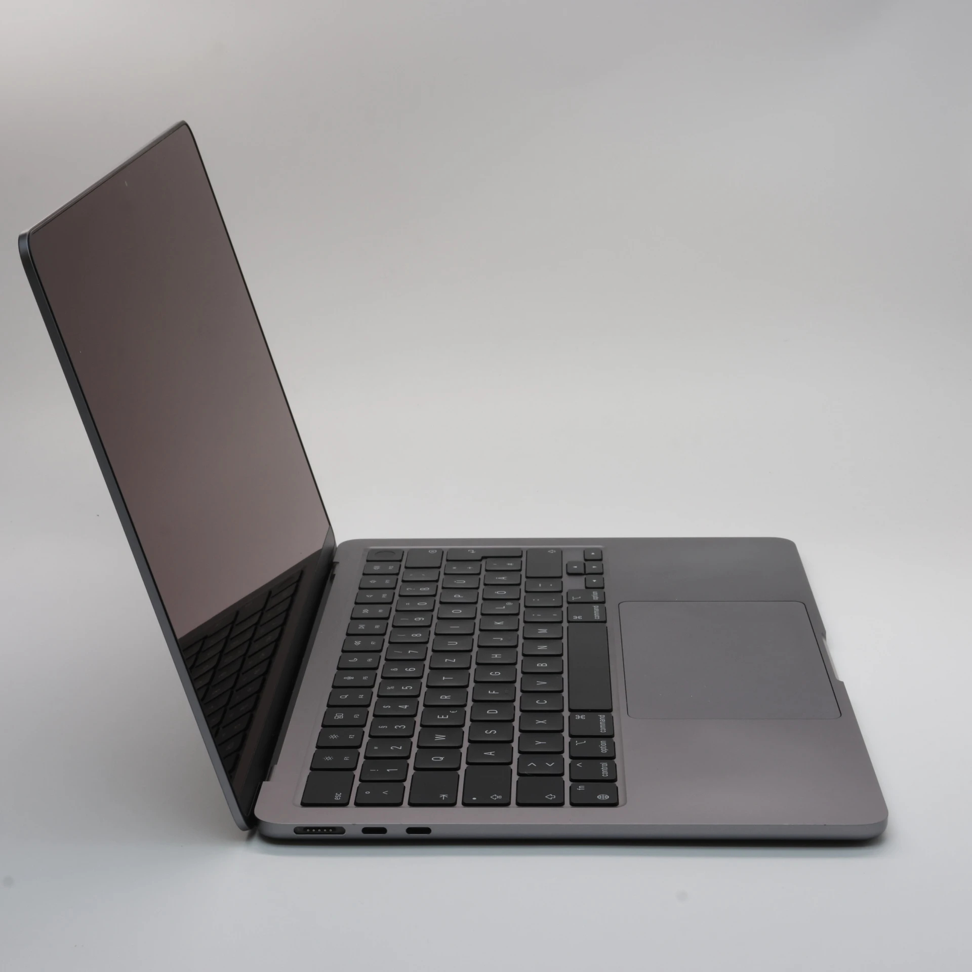 Apple MacBook Air 13″ 2022 M2 256 GB SSD 8 GB RAM Space Gray 87% EU Bill