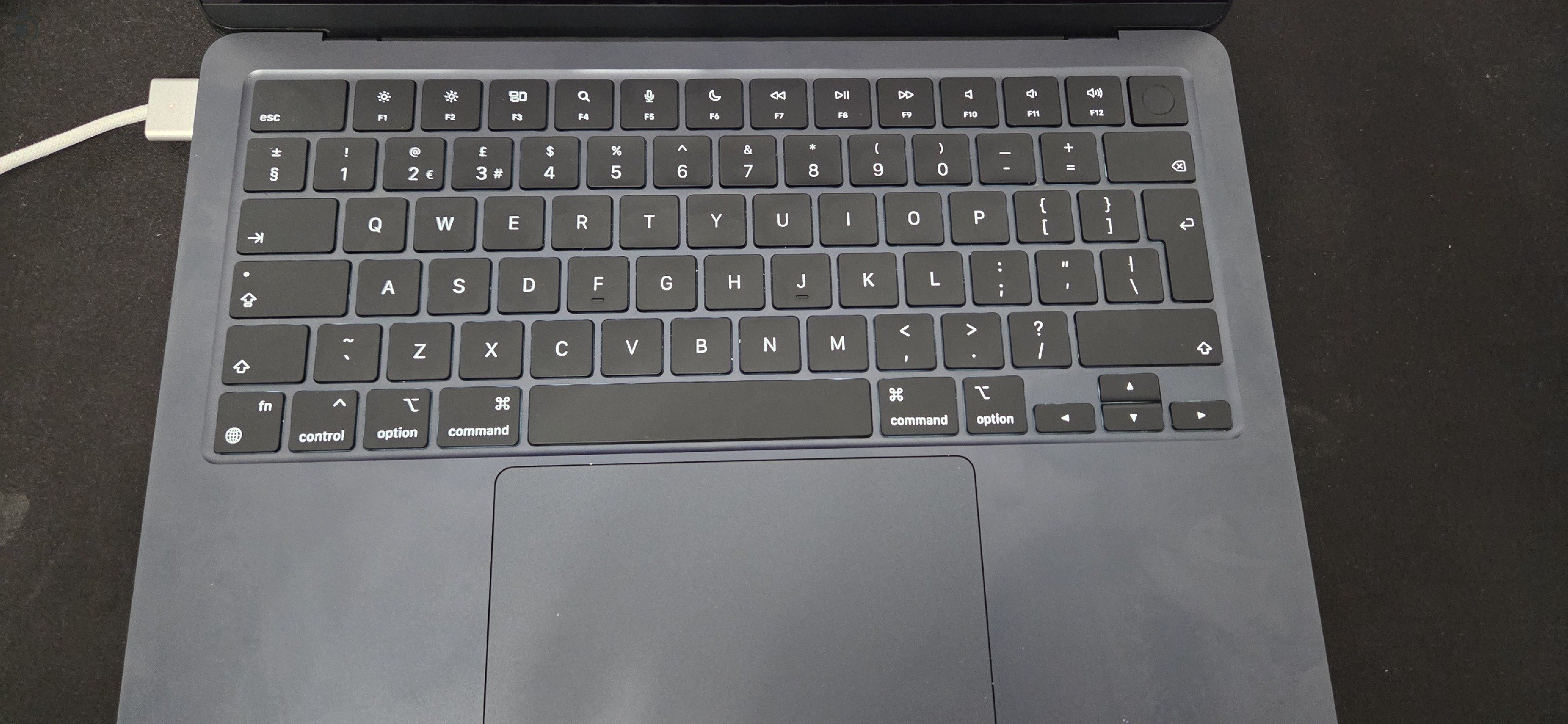 Macbook Air 13 / M2 / 16GB / 512GB éjfekete