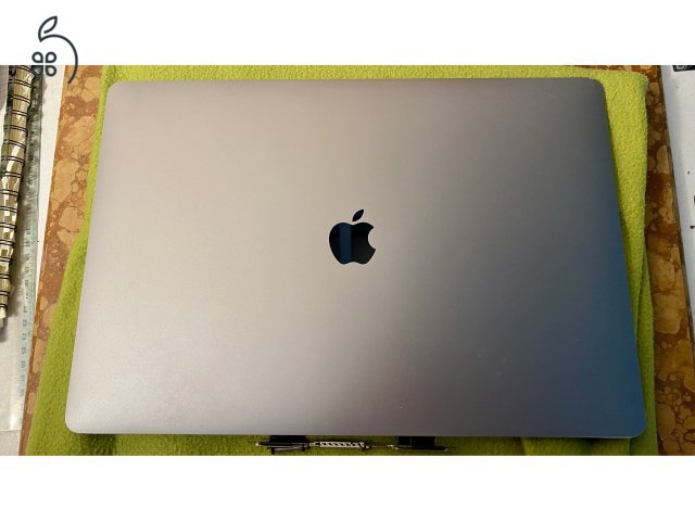 MacBook Pro 2019 Space Gray 16'' kijelző