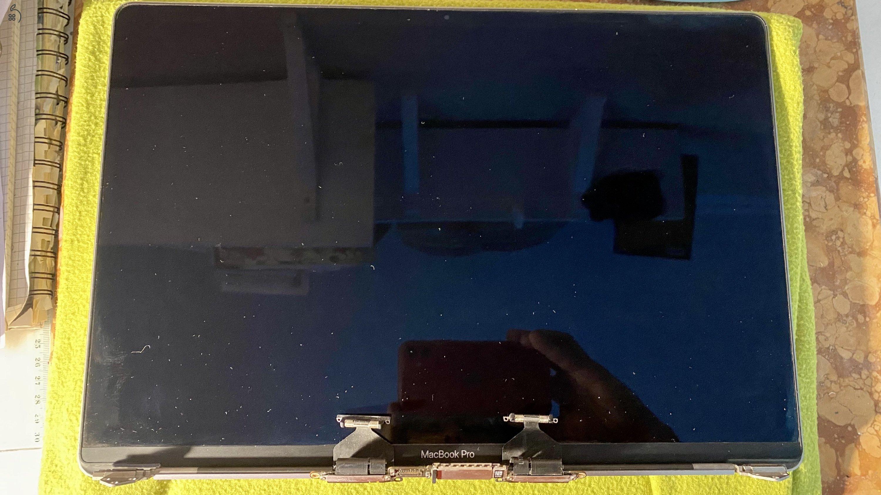 MacBook Pro 2019 Space Gray 16'' kijelző