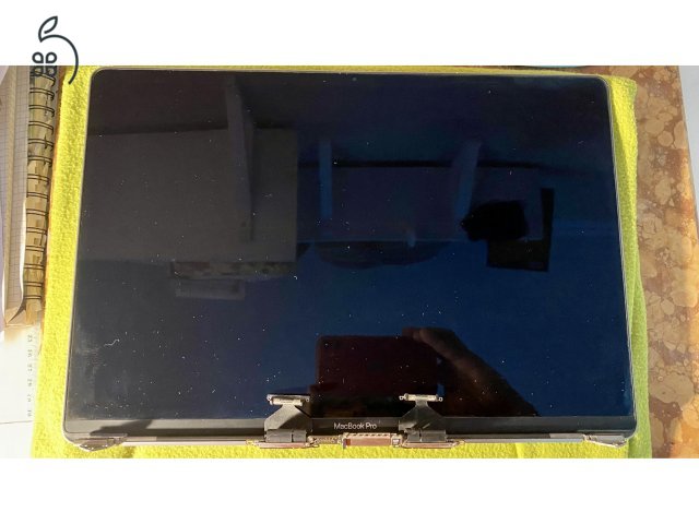 MacBook Pro 2019 Space Gray 16'' kijelző