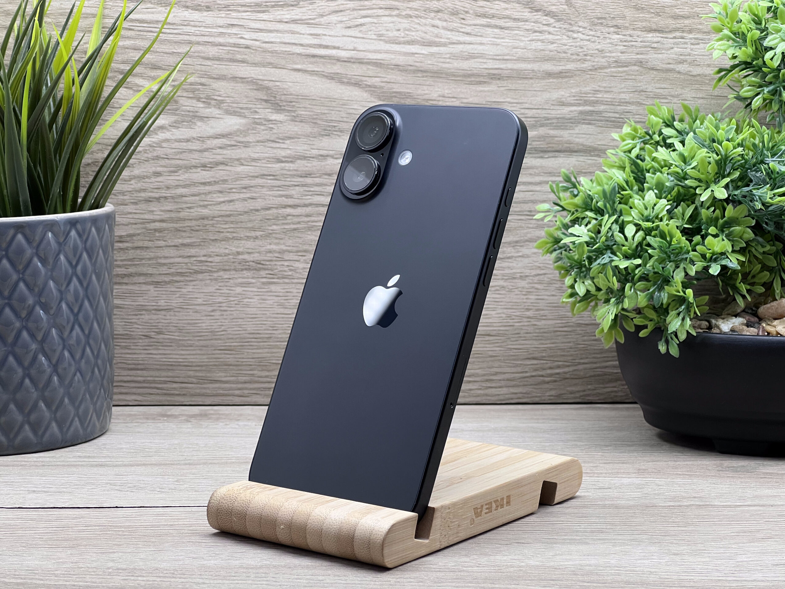Hibátlan iPhone 16 Black 256GB 2 ÉV Garanciával 96%