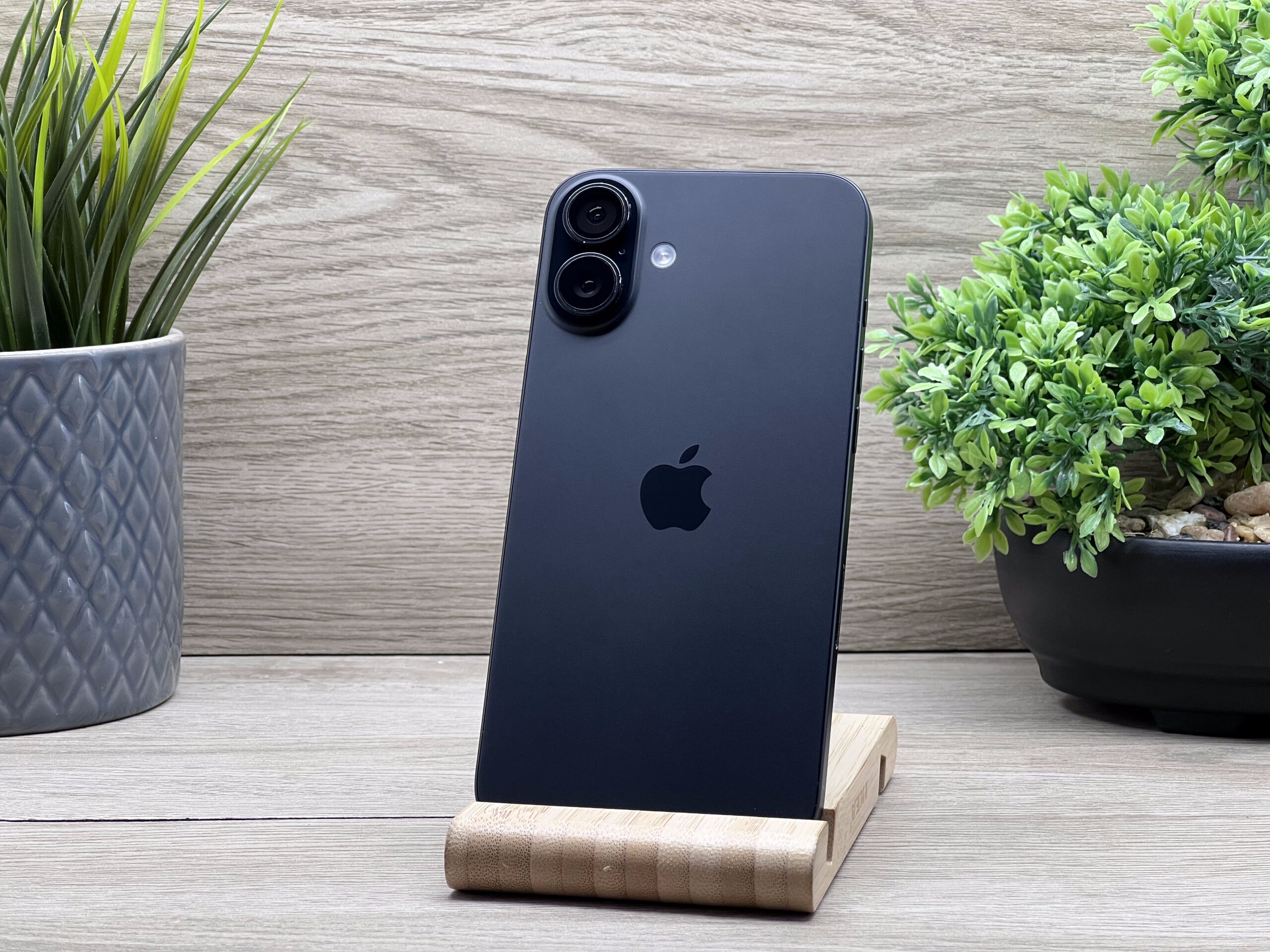 Hibátlan iPhone 16 Black 256GB 2 ÉV Garanciával 96%