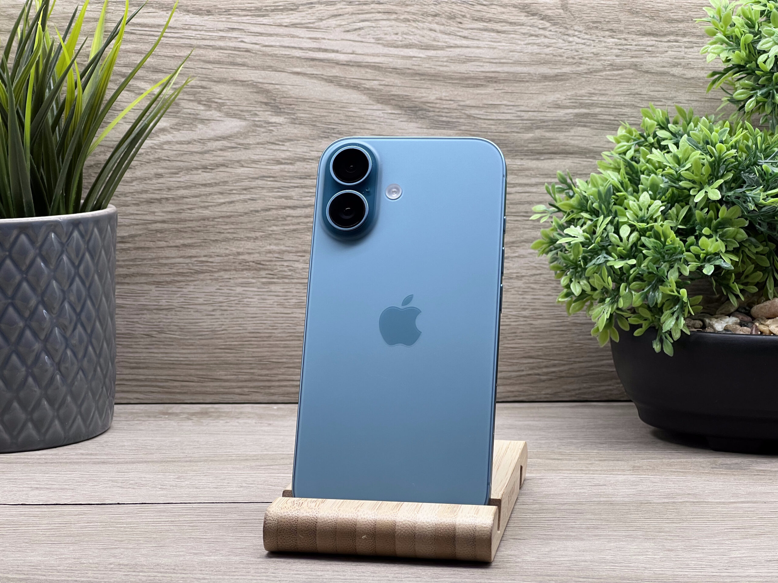Hibátlan iPhone 16 Tale 256GB 2 ÉV Garanciával 91%