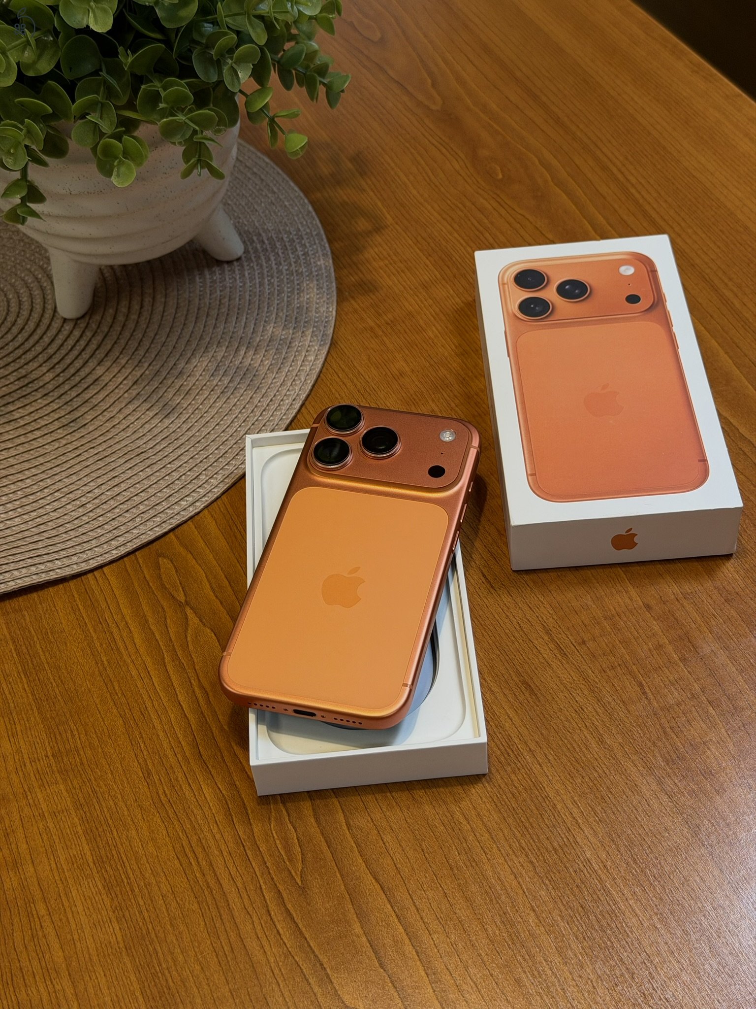 Apple iPhone 17 Pro, 512Gb, Gyári Állapotú, 1 Év Garancia, 100% Akkumulátor