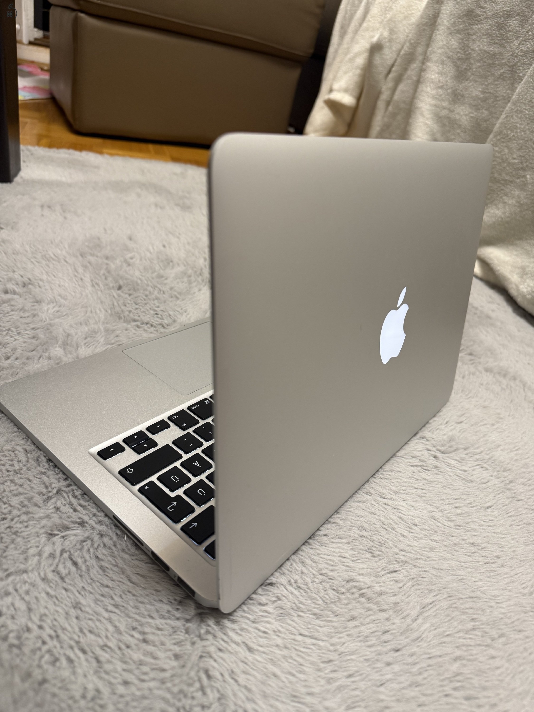 Eladó Apple MacBook Pro Retina 13” (2013 vége) – Friss akkumulátorral, megkímélt állapotban!