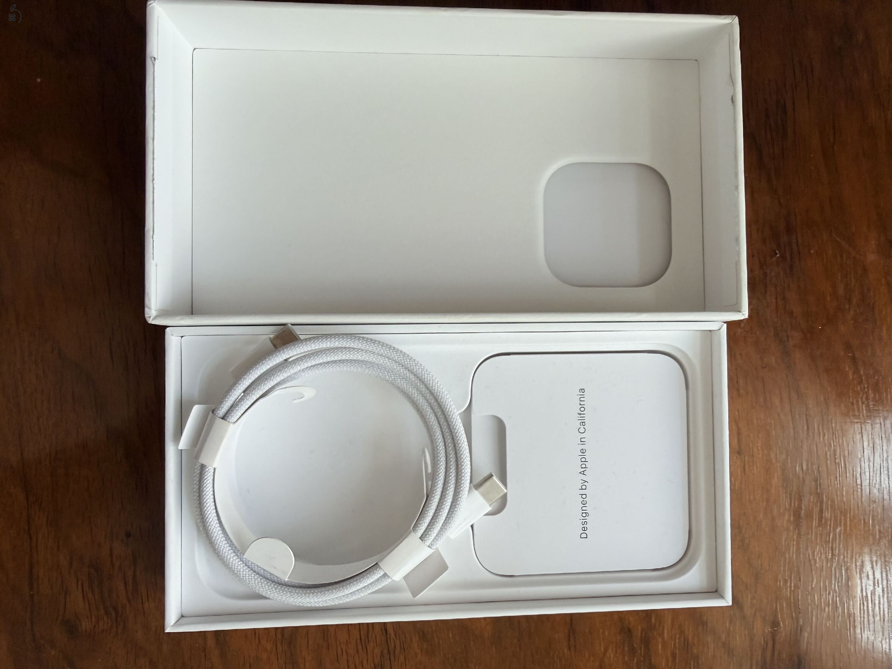 iPhone 15 Pro 128GB 100% akkumulátor