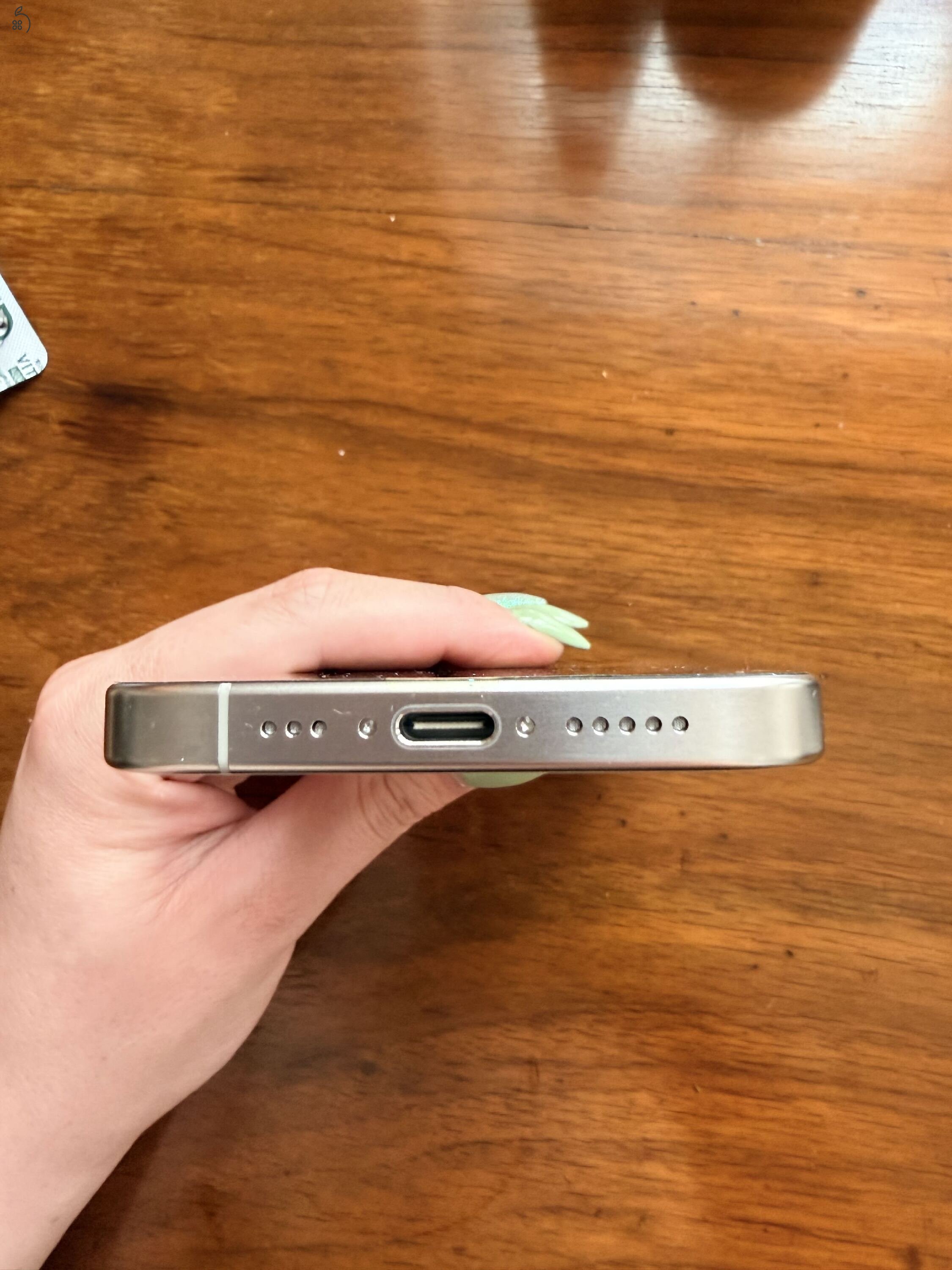 iPhone 15 Pro 128GB 100% akkumulátor
