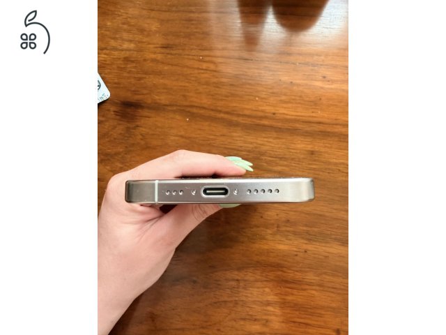 iPhone 15 Pro 128GB 100% akkumulátor